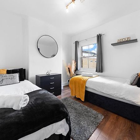 The Hogwarts Retreat - Cinema Room - Special May Offer - 25Th - 31St Watford  Bagian luar foto