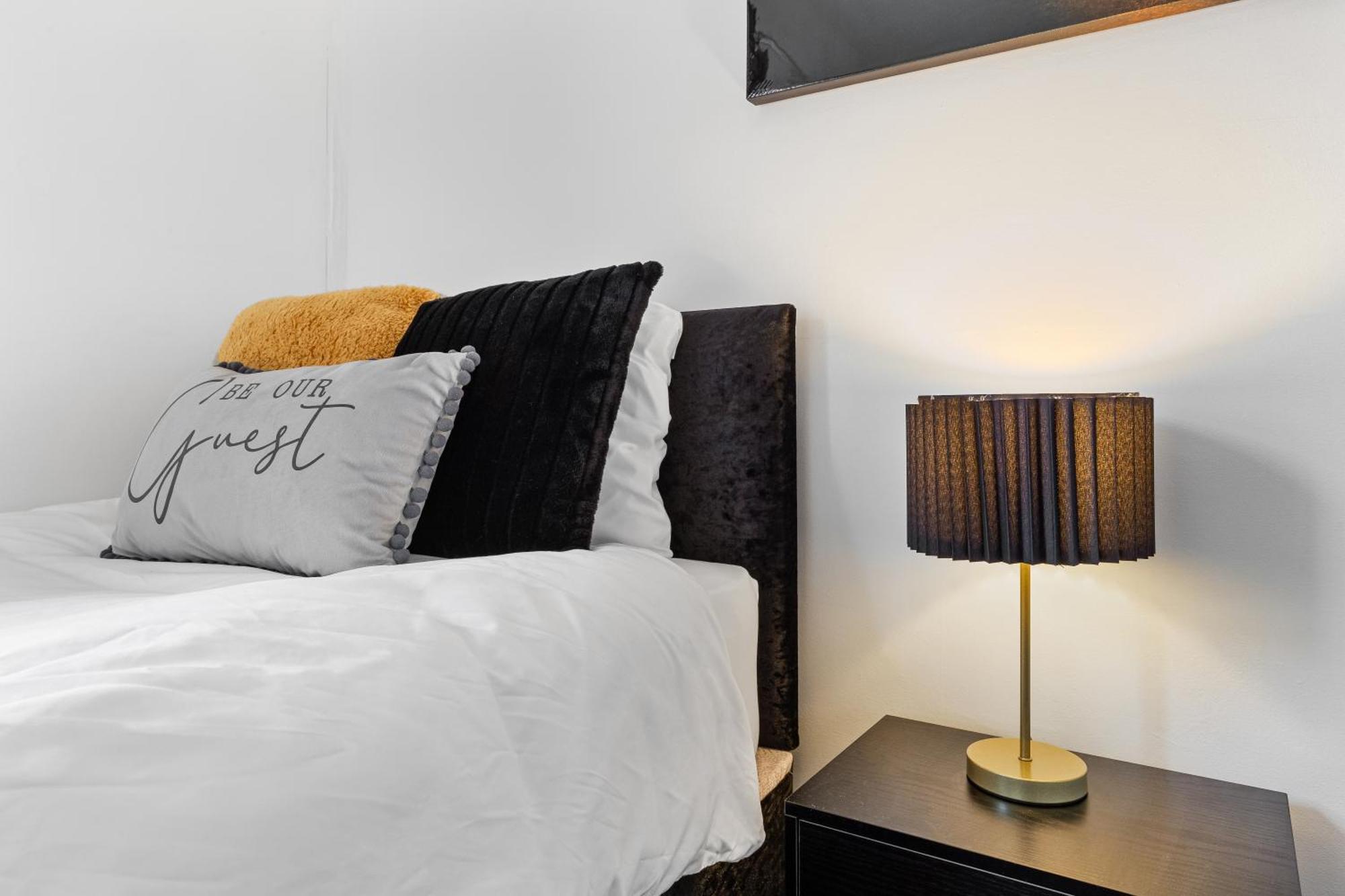 The Hogwarts Retreat - Cinema Room - Special May Offer - 25Th - 31St Watford  Bagian luar foto